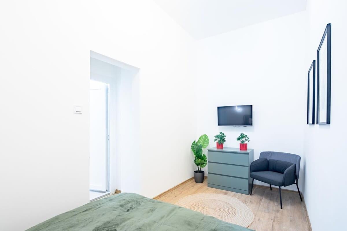 Central - New - Comfy Ac Studio Budapest Bagian luar foto