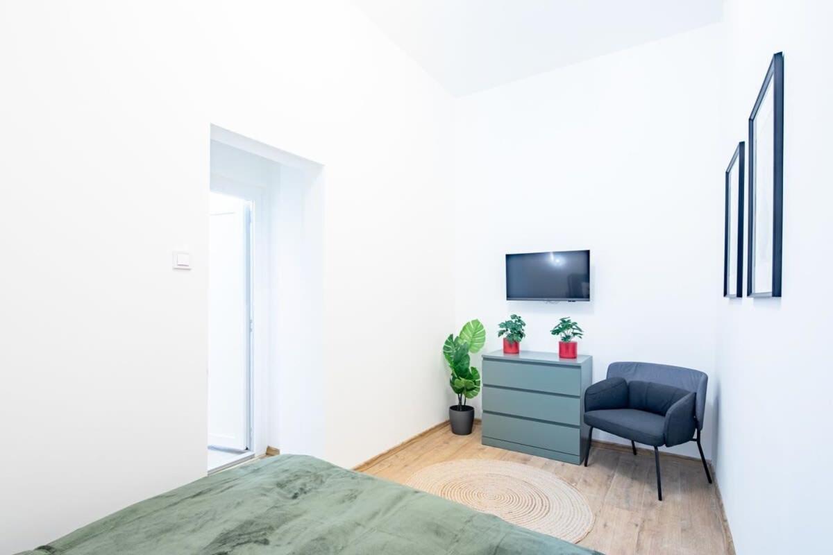 Central - New - Comfy Ac Studio Budapest Bagian luar foto