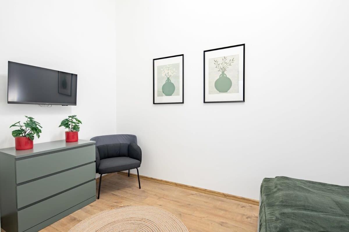 Central - New - Comfy Ac Studio Budapest Bagian luar foto