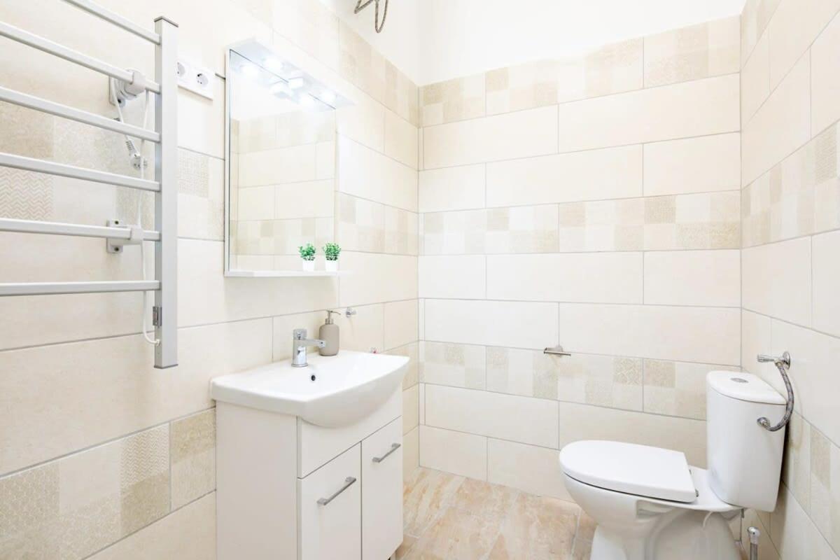 Central - New - Comfy Ac Studio Budapest Bagian luar foto