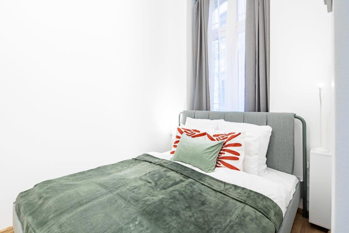 Central - New - Comfy Ac Studio Budapest Bagian luar foto